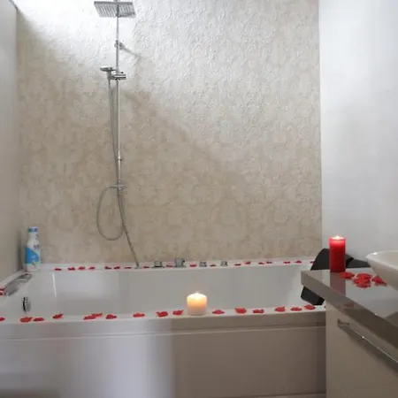 فندق مبيت وإفطار Ruins De Charme بومبيي