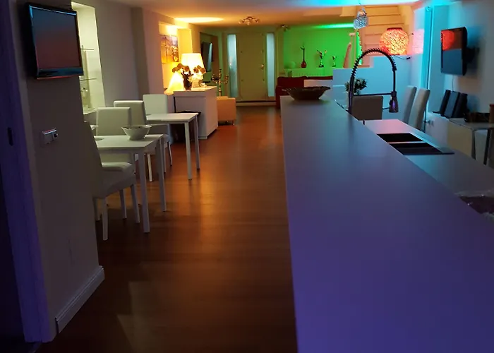 Ruins De Charme Couette-café